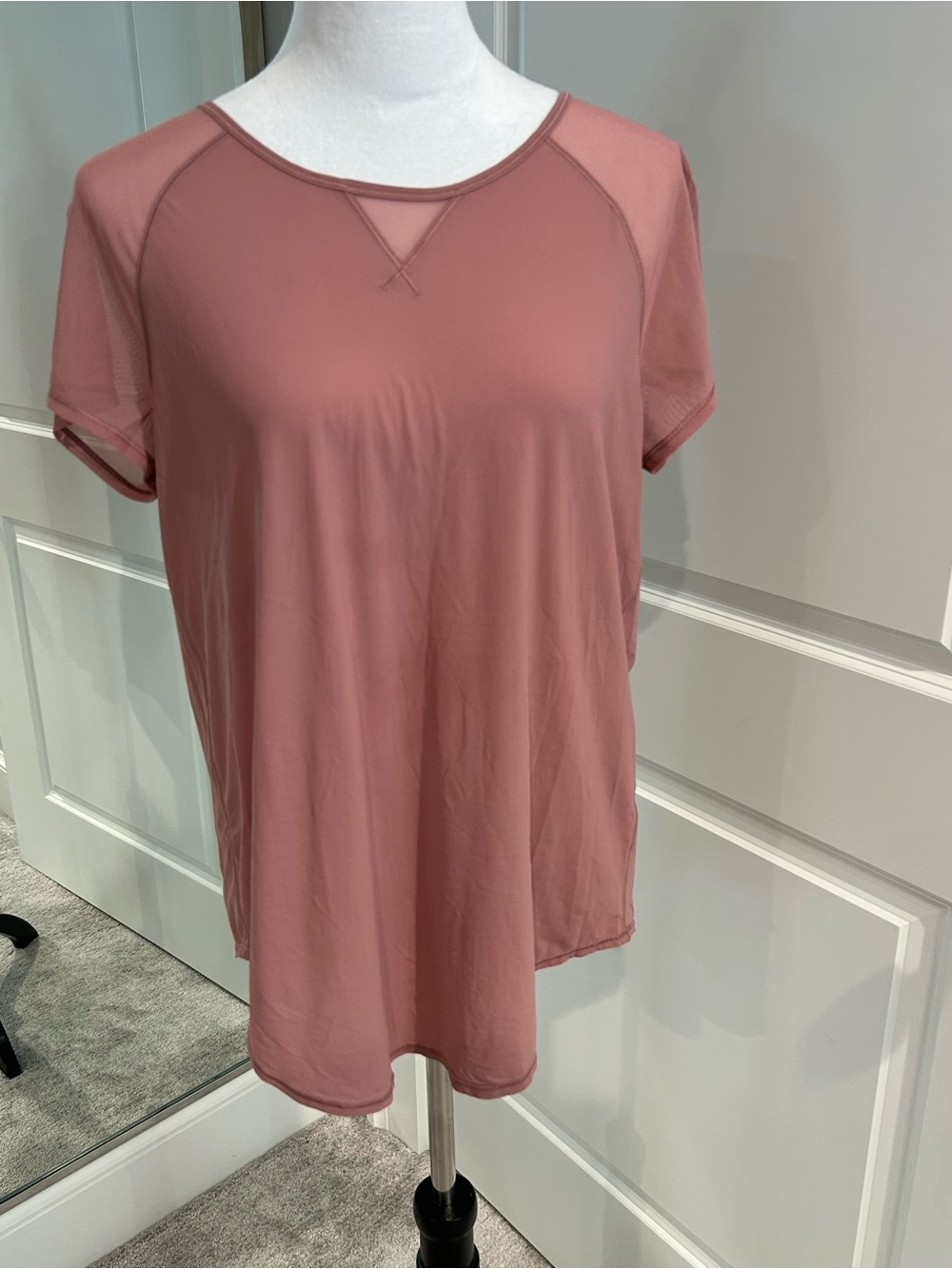 Lululemon Mix & Mesh Short Sleeve Tee
Quicksand, Sz M/8
